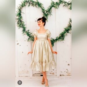 Ivy City Co Satin Puff Sleeve Midi Dress in Light Gold